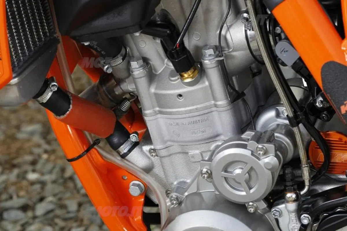 KTM SX-F 250 e 350 Factory 2011   (54)