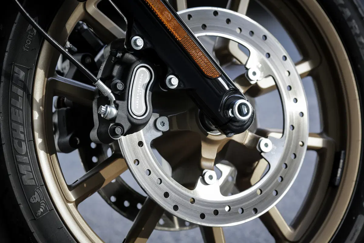 Harley-Davidson Dyna Low Rider S  (48)