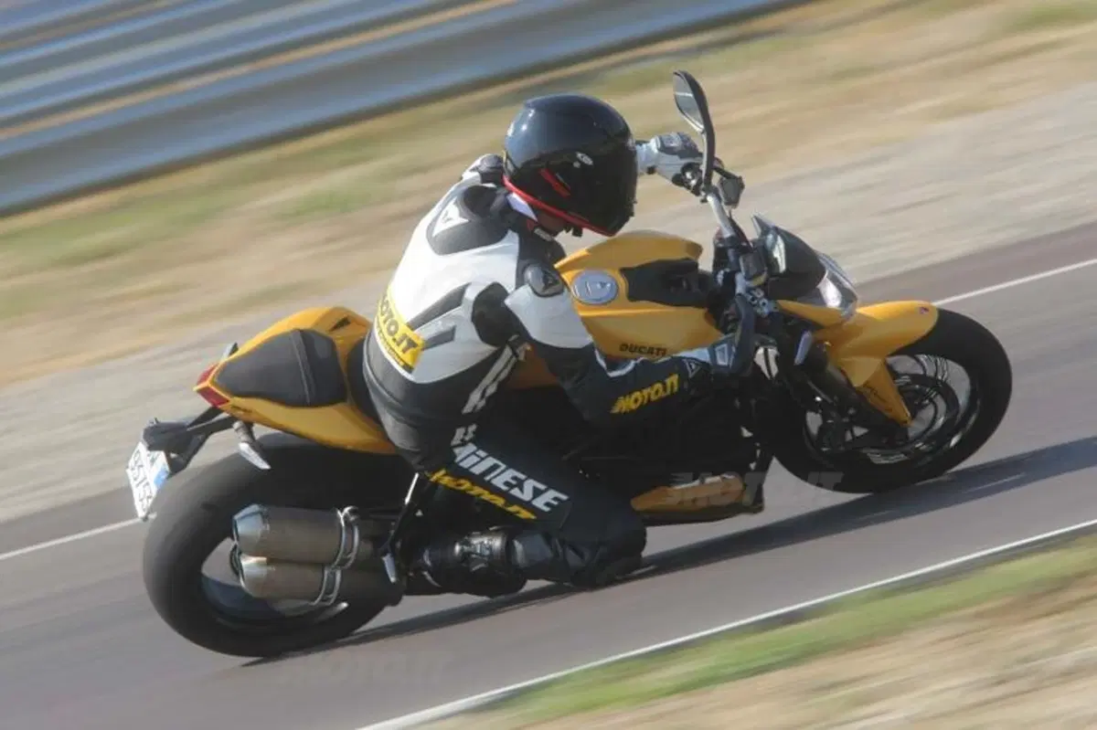 Ducati Streetfighter 848   (17)