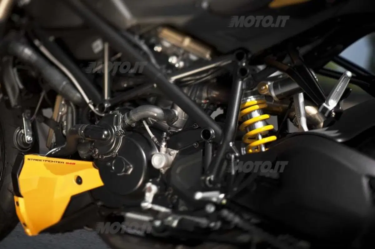 Ducati Streetfighter 848   (38)