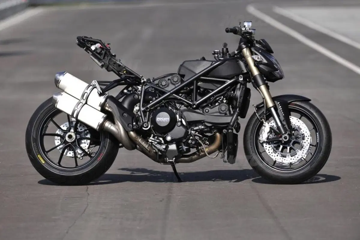Ducati Streetfighter 848   (44)