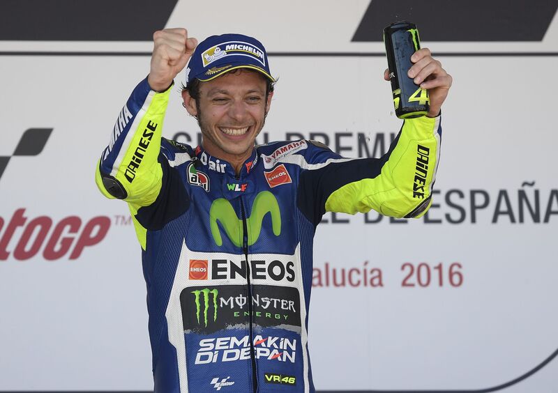 MotoGP. Rossi: &quot;Che bello stare sul podio... pi&ugrave; in alto di loro&quot;