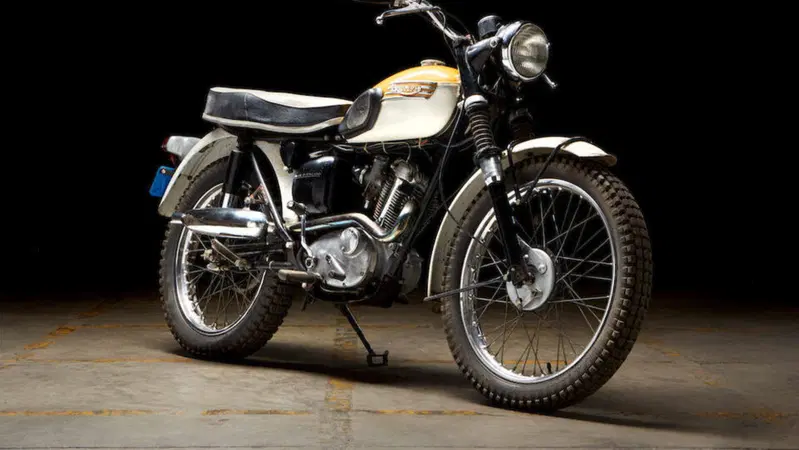Triumph Mountain Cub: la moto che ha fatto incontrare Steve McQueen e Bruce Brown