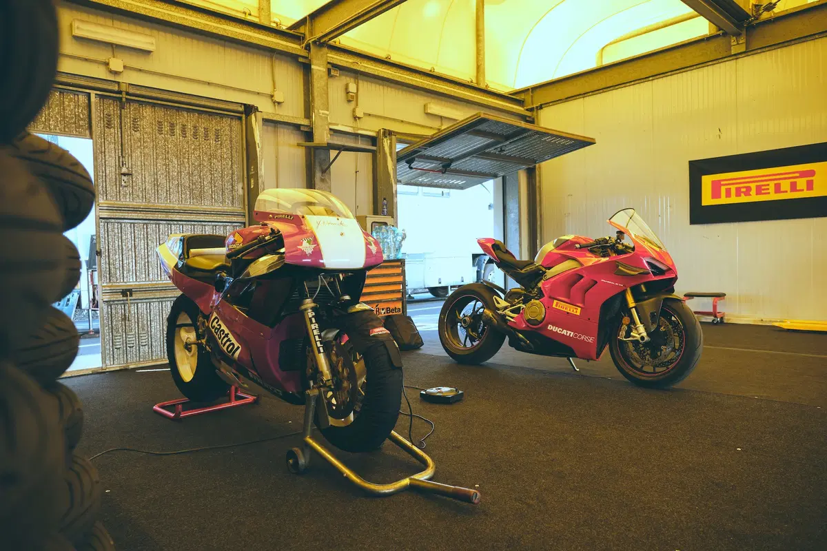 Ducati Panigale V4R vs Honda RC30 SBK. Generazioni a confronto (4)