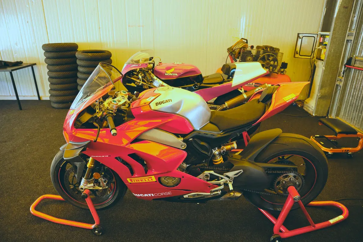 Ducati Panigale V4R vs Honda RC30 SBK. Generazioni a confronto (5)