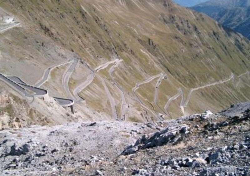 Passo dello Stelvio: dal 2012 pedaggio per tutti i veicoli a motore