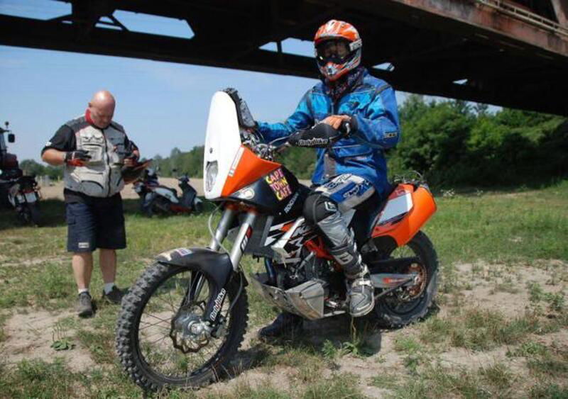 KTM 690 Enduro R, special da deserto