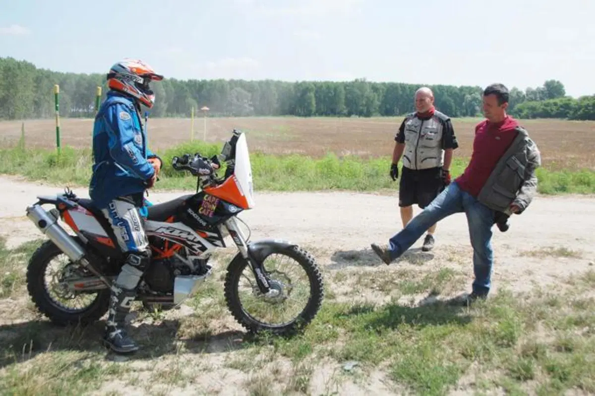 KTM 690 Enduro R, special da deserto
