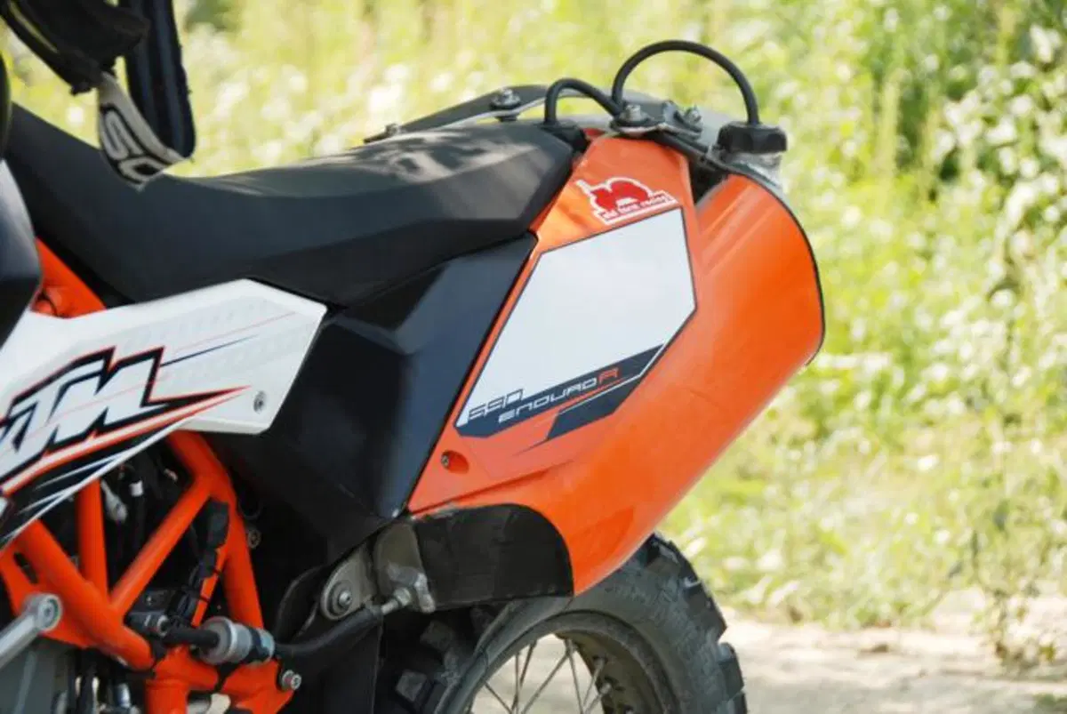 KTM 690 Enduro R, special da deserto (3)