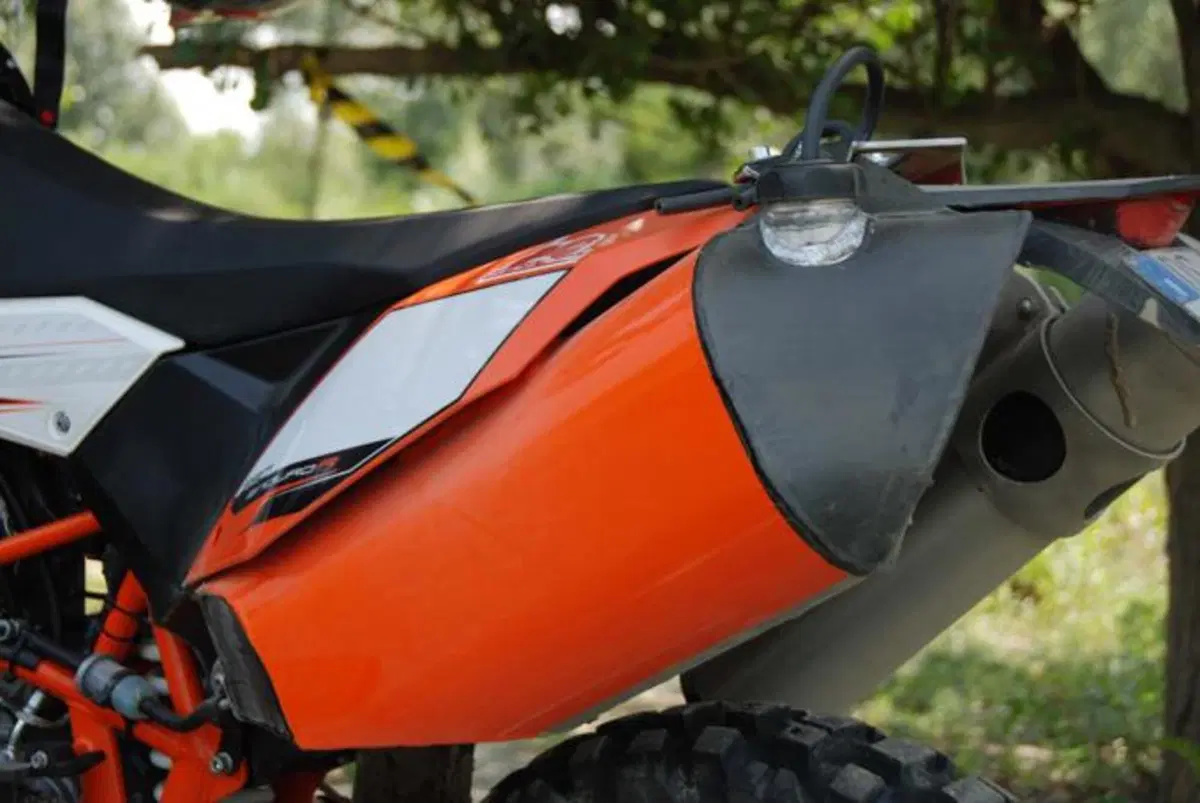 KTM 690 Enduro R, special da deserto (4)