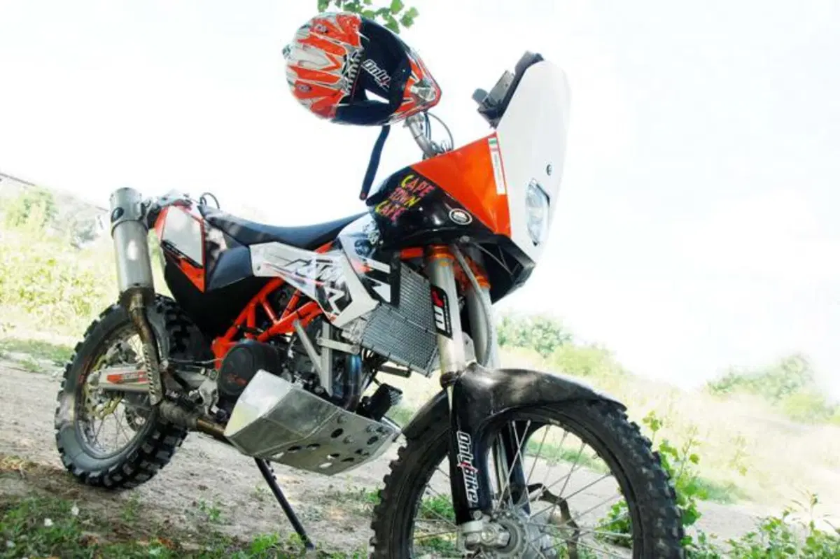 KTM 690 Enduro R, special da deserto (5)