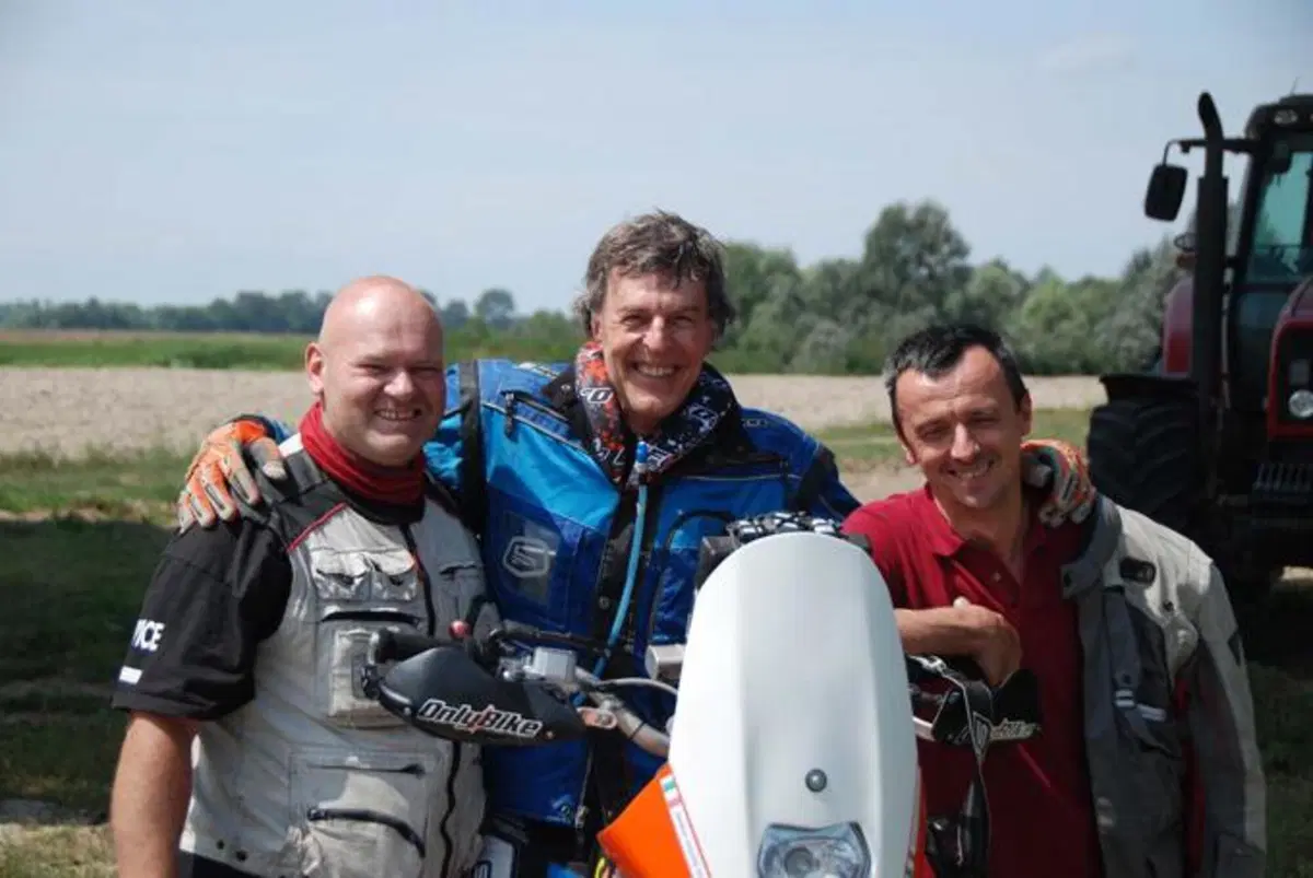 KTM 690 Enduro R, special da deserto (10)