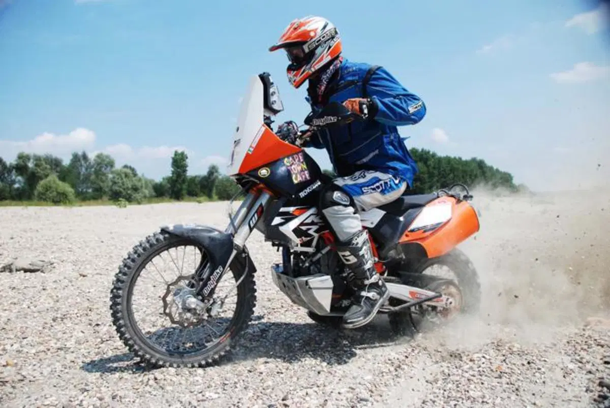 KTM 690 Enduro R, special da deserto (13)