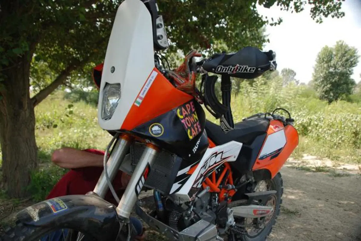 KTM 690 Enduro R, special da deserto (14)