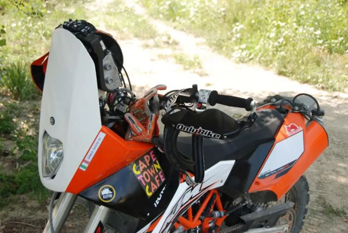 KTM 690 Enduro R, special da deserto (16)