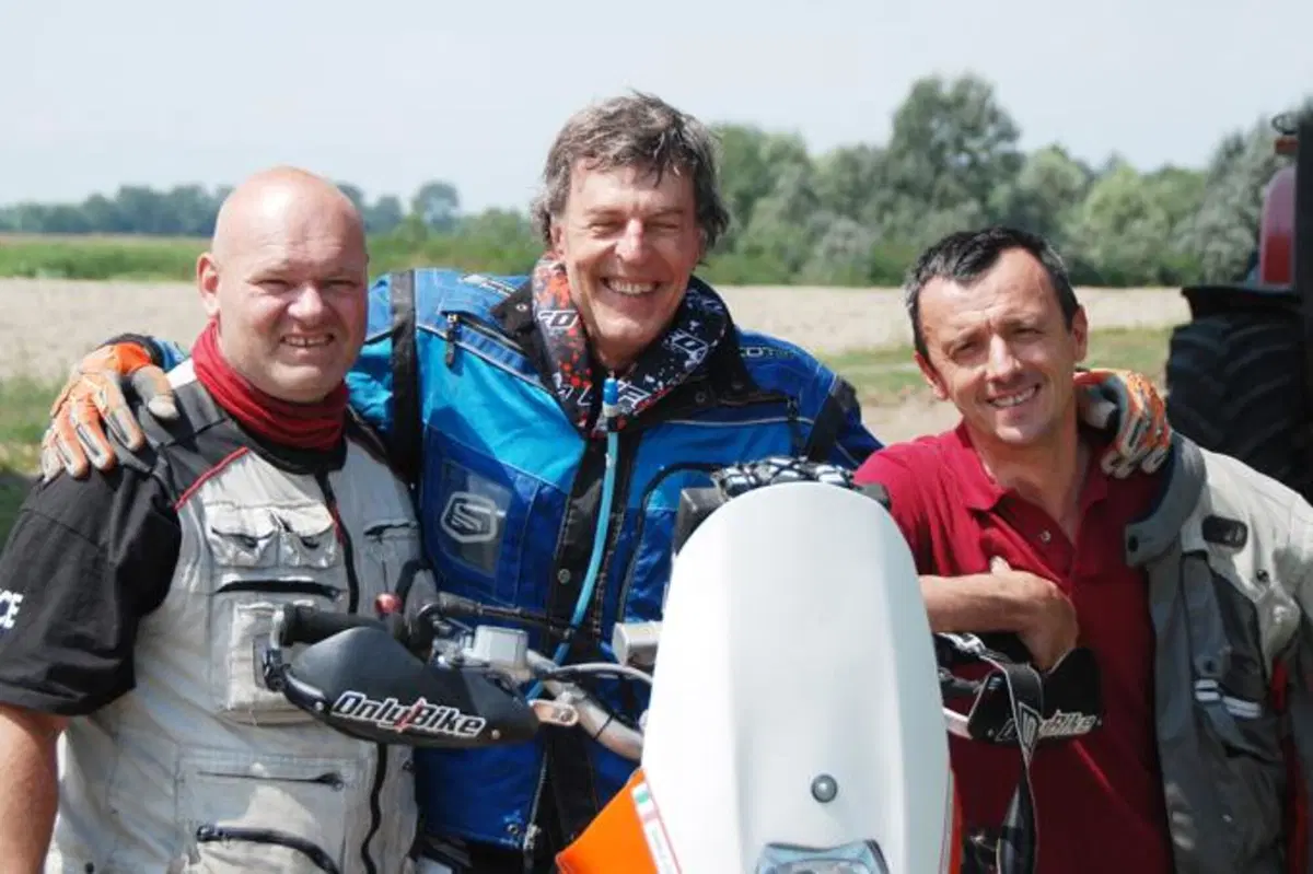 KTM 690 Enduro R, special da deserto (18)