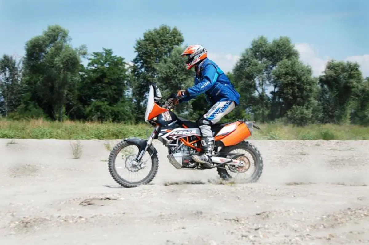KTM 690 Enduro R, special da deserto (20)