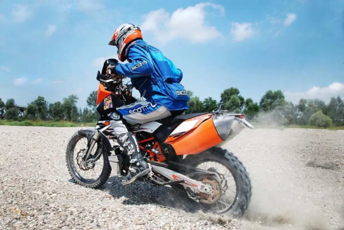 KTM 690 Enduro R, special da deserto (22)