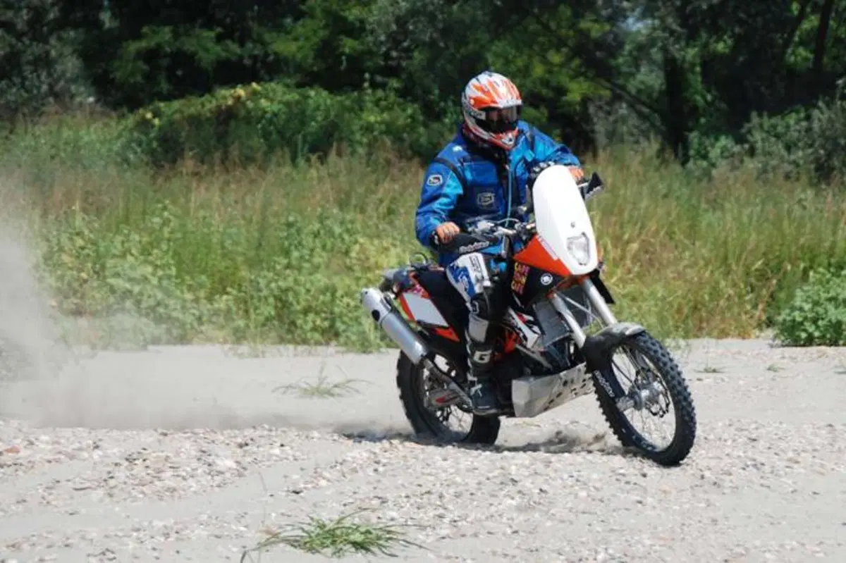 KTM 690 Enduro R, special da deserto (23)