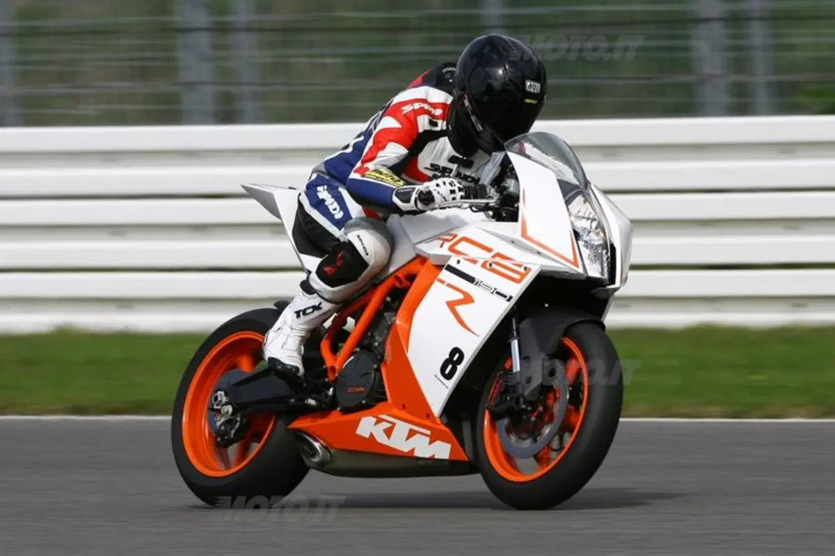 KTM RC8 Factory   (2)