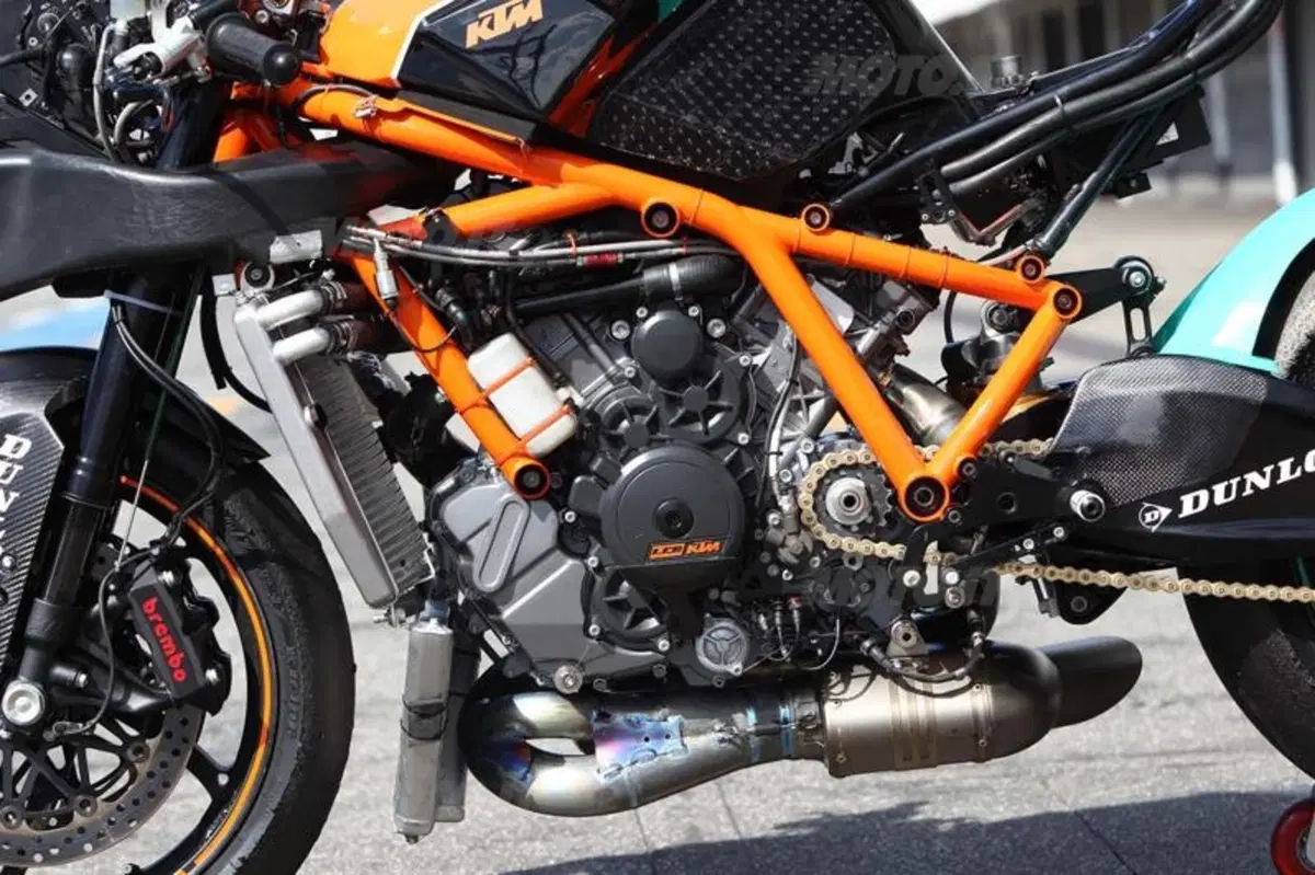 KTM RC8 Factory   (31)