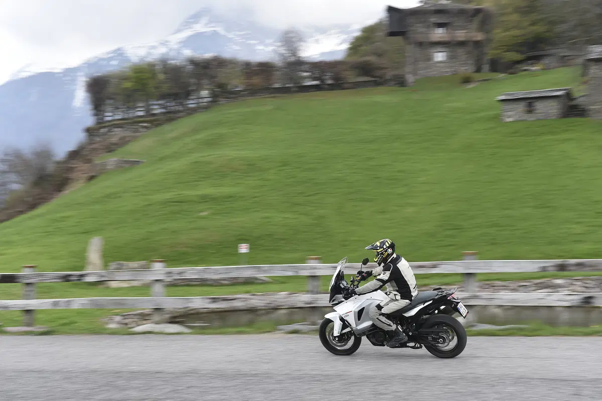 KTM Adventure 2016: test di 1050, 1190, 1190R e 1290 (2)