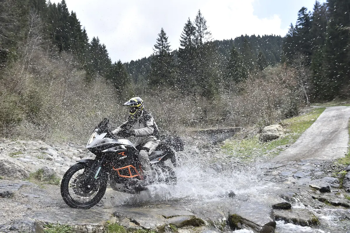 KTM Adventure 2016: test di 1050, 1190, 1190R e 1290 (9)
