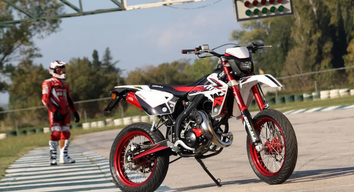 Rieju MRT 50 SM Trophy: il nuovo Re del liceo (6)