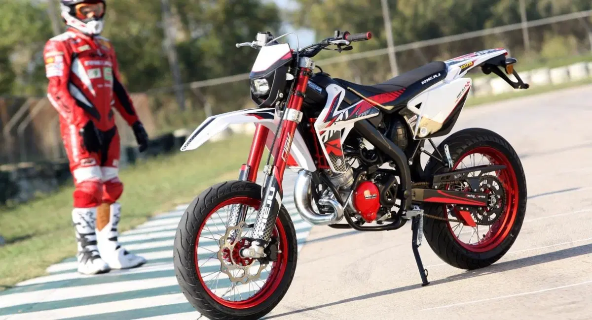 Rieju MRT 50 SM Trophy: il nuovo Re del liceo (2)