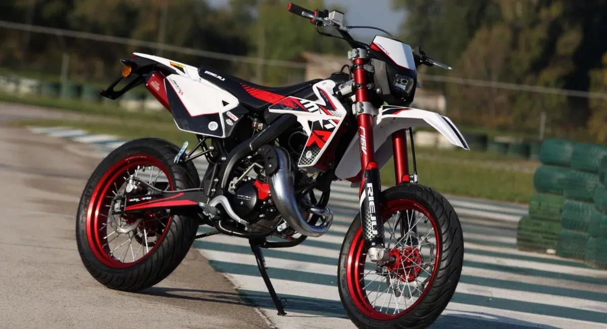Rieju MRT 50 SM Trophy: il nuovo Re del liceo