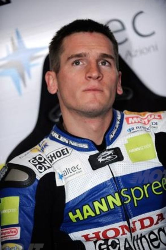 Hill precede Hopkins di soli 0,006 e vince il titolo British SBK 2011