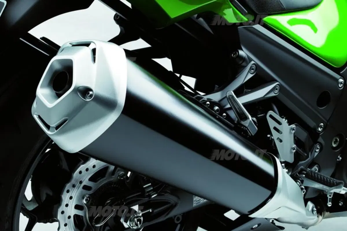 Nuova Kawasaki ZZR 1400 2012 (6)