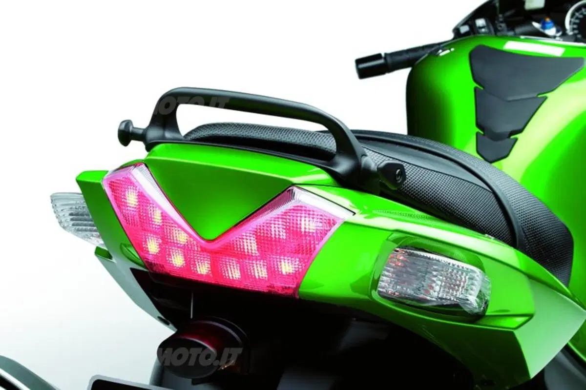 Nuova Kawasaki ZZR 1400 2012 (9)