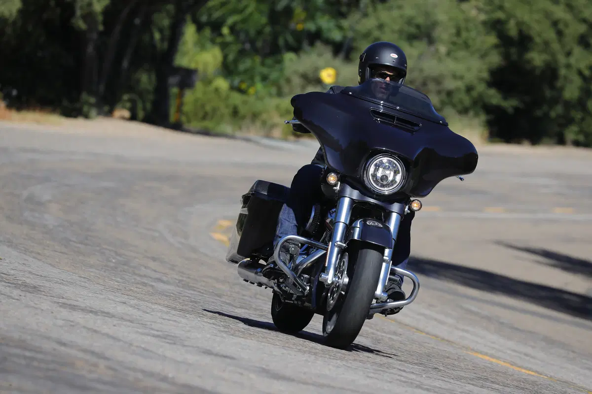 Harley Davidson, le novità Touring 2020, l'RDRS e H-D Connect (3)