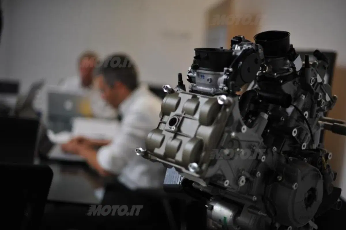 Massimo Clarke ci parla del nuovo motore Ducati Superquadro (3)