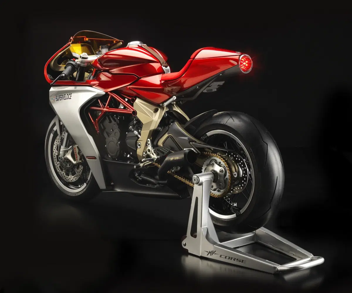 EICMA 2018: MV Agusta Superveloce 800, foto e dati