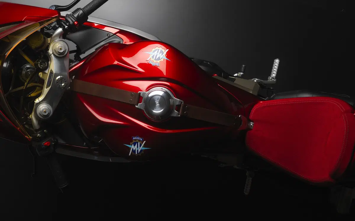 EICMA 2018: MV Agusta Superveloce 800, foto e dati (3)