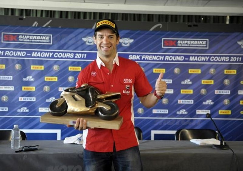 Carlos Checa resta con il team Ducati Althea!