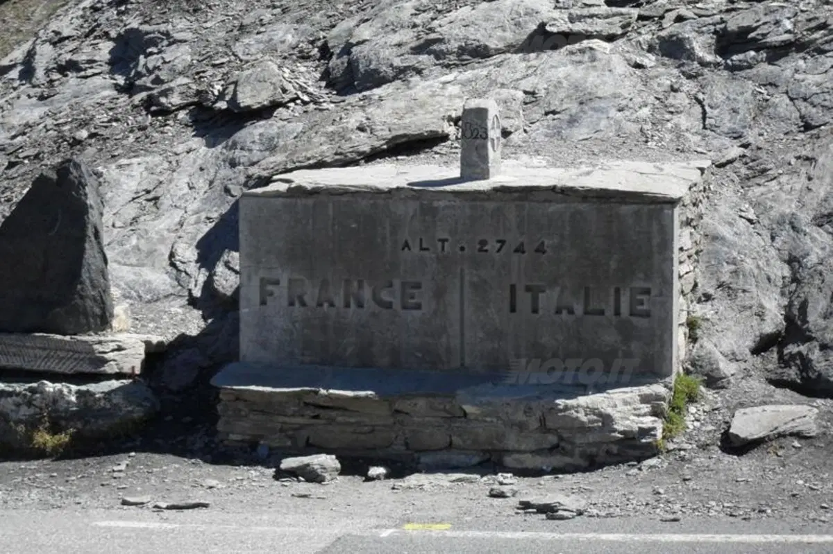 Massimo e Silvia: Route Des Grandes Alpes (3)