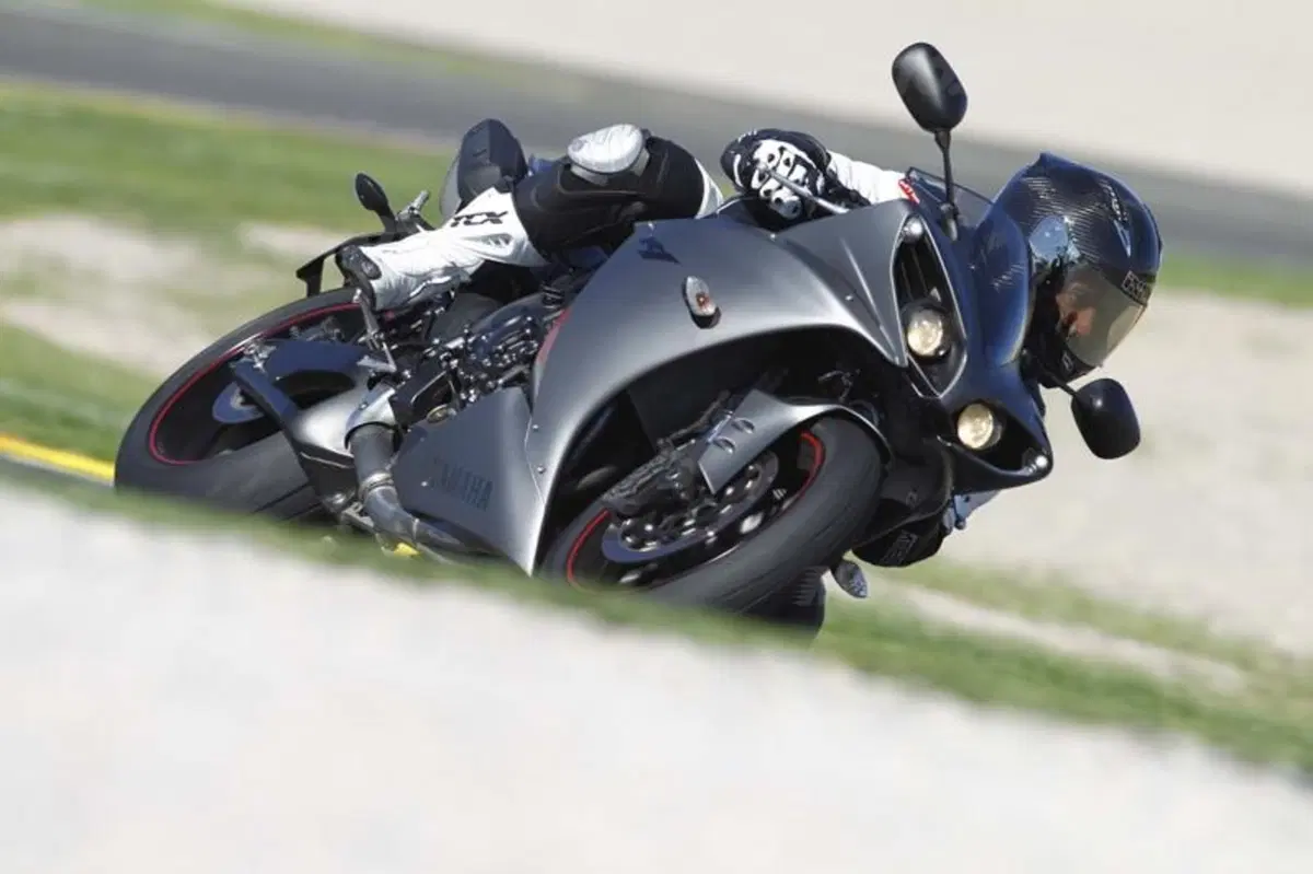 Yamaha YZF-R1 2012  (9)