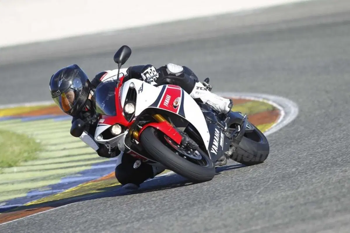 Yamaha YZF-R1 2012  (10)