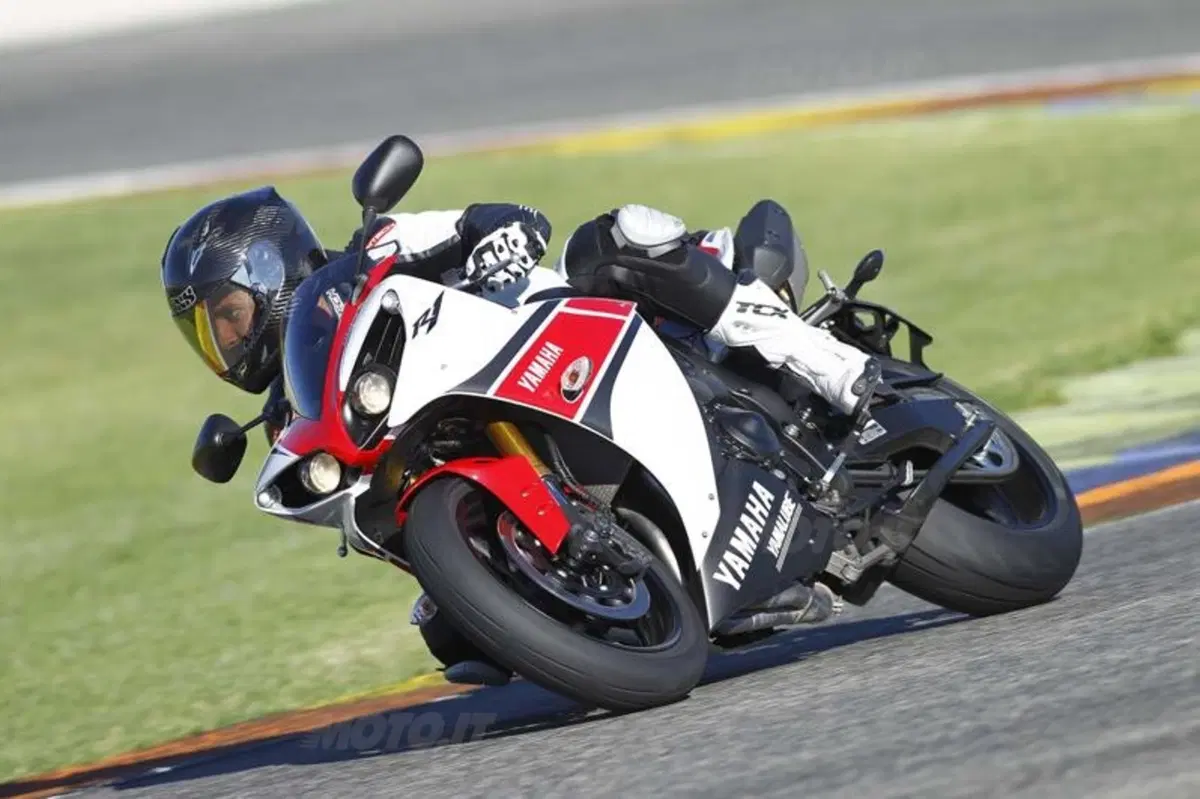 Yamaha YZF-R1 2012  (12)