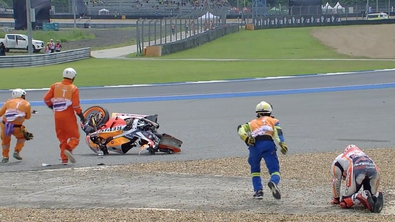 MotoGP, Thailandia: caduta di Marquez, niente di rotto