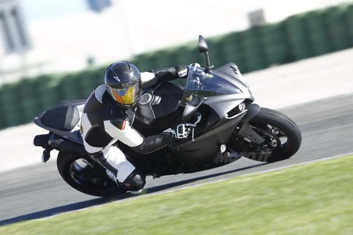 Yamaha YZF-R1 2012  (14)