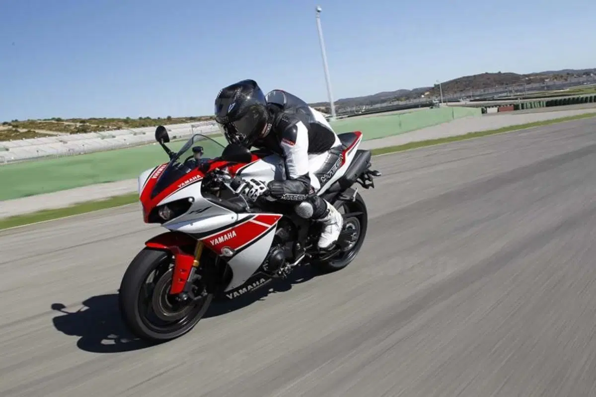 Yamaha YZF-R1 2012  (18)