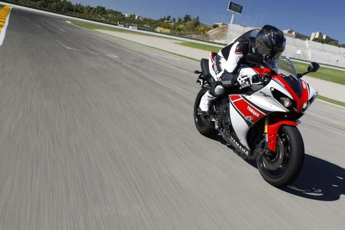 Yamaha YZF-R1 2012  (20)