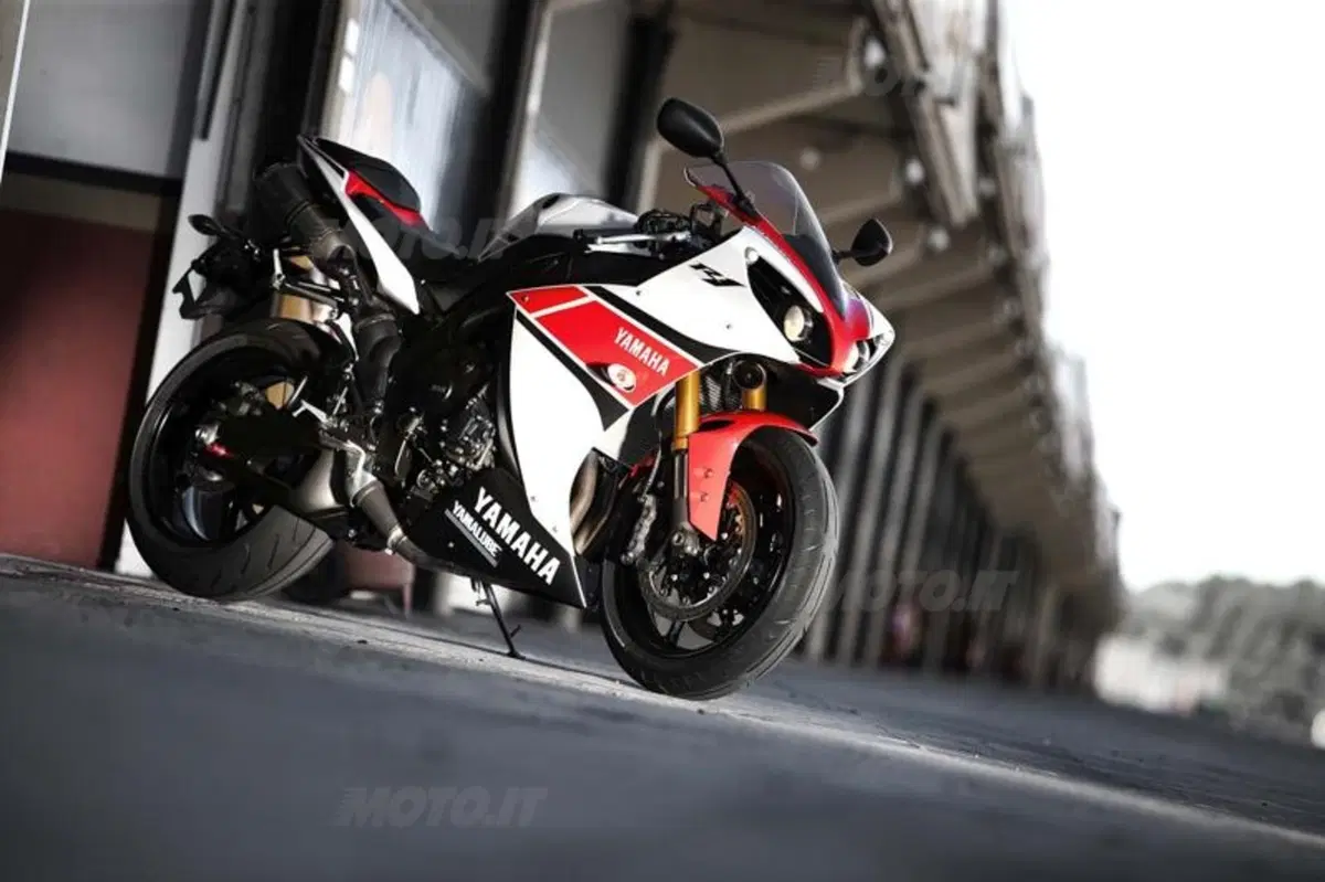 Yamaha YZF-R1 2012  (23)