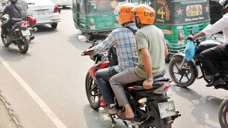 Moto nel mondo. I taxi a due ruote che riducono il traffico in Bangladesh