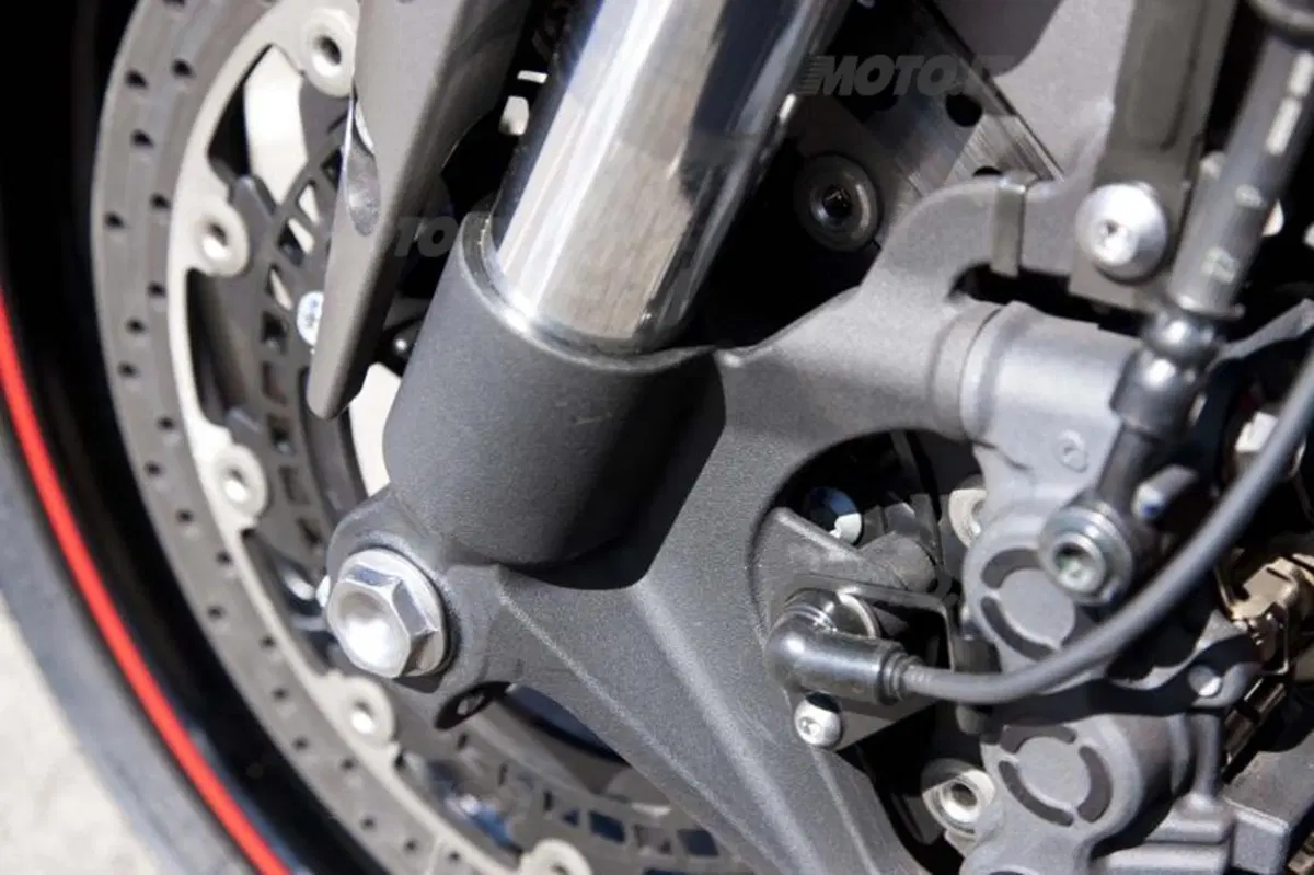 Yamaha YZF-R1 2012  (34)
