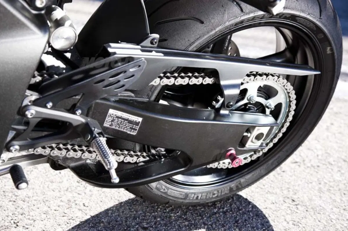 Yamaha YZF-R1 2012  (40)